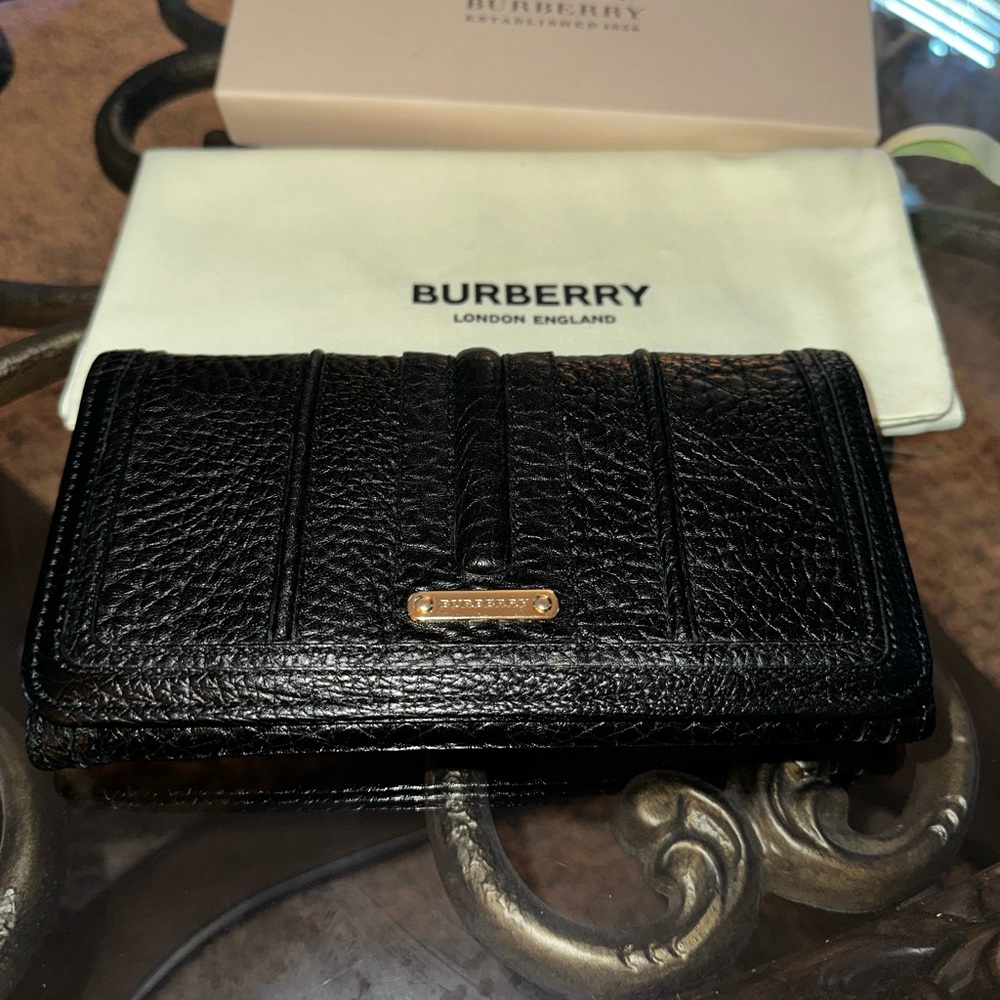 Burberry ❤️ Large Black Bi-fold Continental Pebbled Leather Wallet.  Pre❤️Loved.